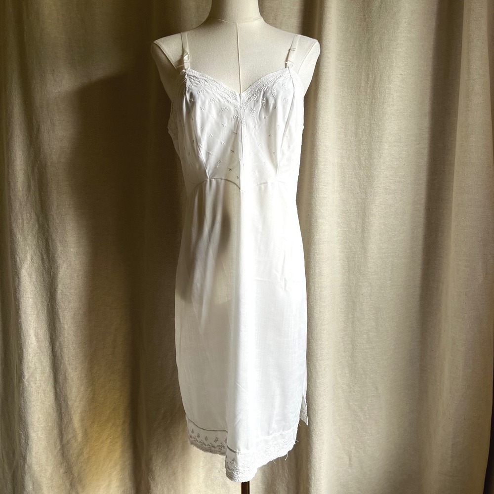 Vintage White Embroidered Slip Dress Nylon Lingerie Midi Nightgown XS - Picture 7 of 7